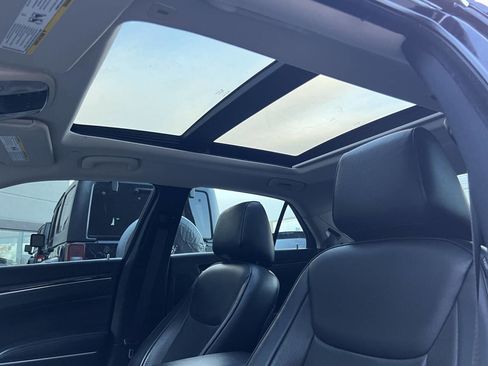 Used 2019 Chrysler 300 Limited w/ Safetytec Plus Group image 15