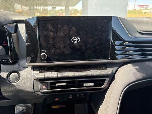 Used 2025 Toyota Camry LE image 16