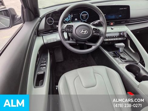 Used 2025 Hyundai Elantra Limited image 6