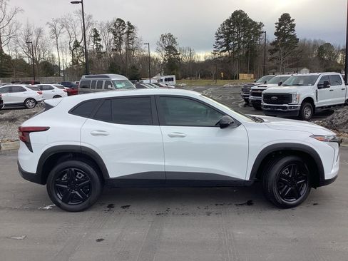 Used 2025 Chevrolet Trax LS image 5