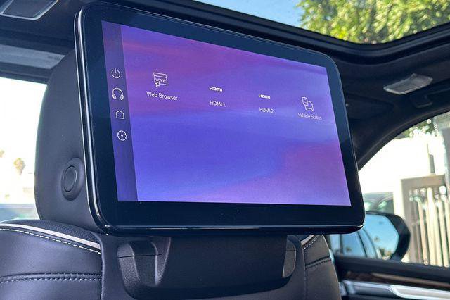 Certified 2025 Cadillac Escalade ESV Premium Luxury Platinum AWD/4WD image 15