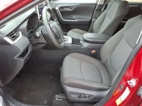 Used 2025 Toyota RAV4 XLE FWD image 12