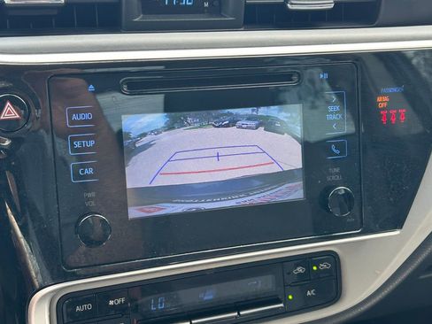 Used 2018 Toyota Corolla LE FWD image 27