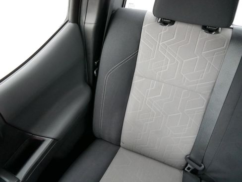 Used 2022 Toyota Tacoma TRD Off-Road image 12