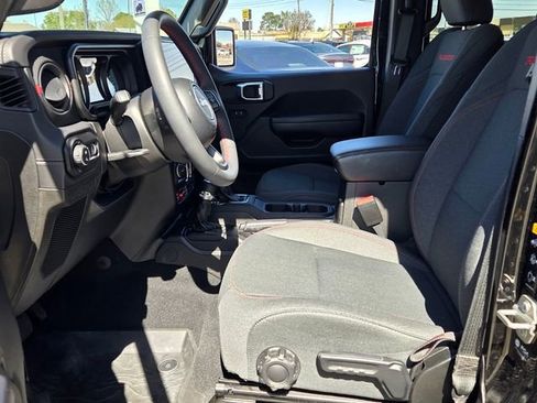 Used 2024 Jeep Gladiator Rubicon AWD/4WD image 5