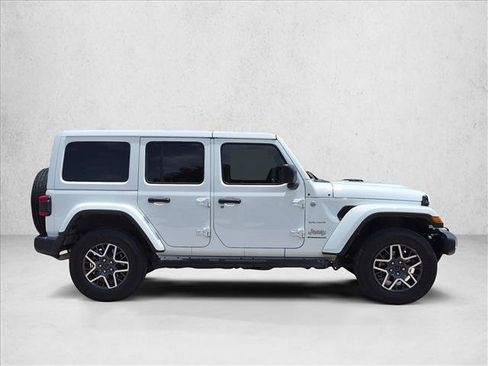 Used 2024 Jeep Wrangler Unlimited Sahara w/ Technology Group AWD/4WD image 4