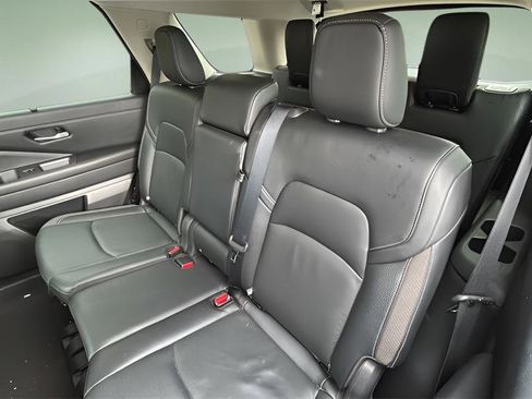 Used 2022 Nissan Pathfinder SL AWD/4WD image 12