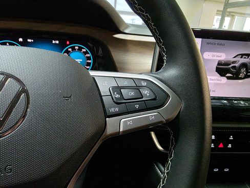 Used 2024 Volkswagen Atlas SE image 33