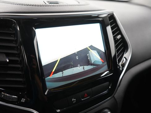 Used 2019 Jeep Cherokee Limited AWD/4WD image 24