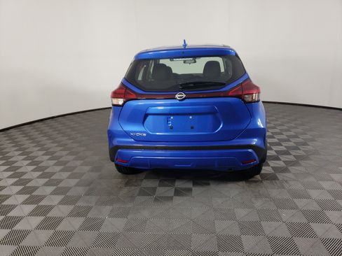 New 2025 Nissan Kicks S image 4