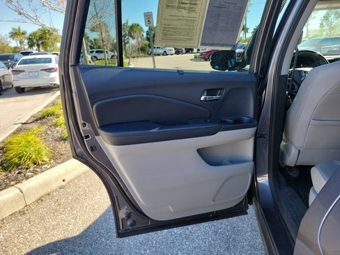 Used 2020 Honda Pilot Elite image 16