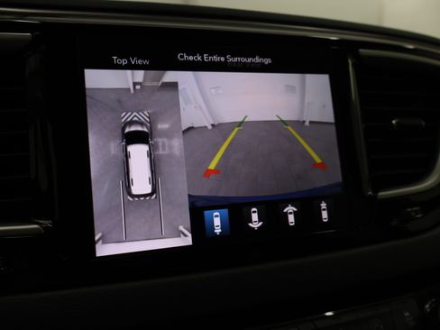 Used 2020 Chrysler Pacifica Touring-L Plus FWD image 18