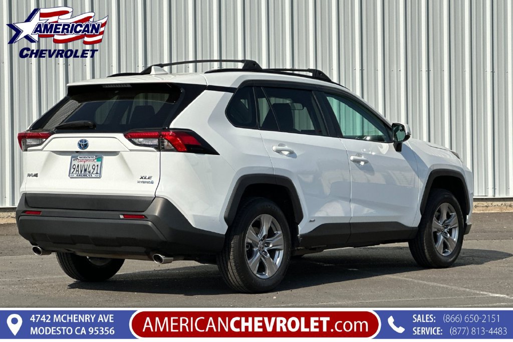 Used 2022 Toyota RAV4 XLE w/ Convenience Package AWD/4WD image 4
