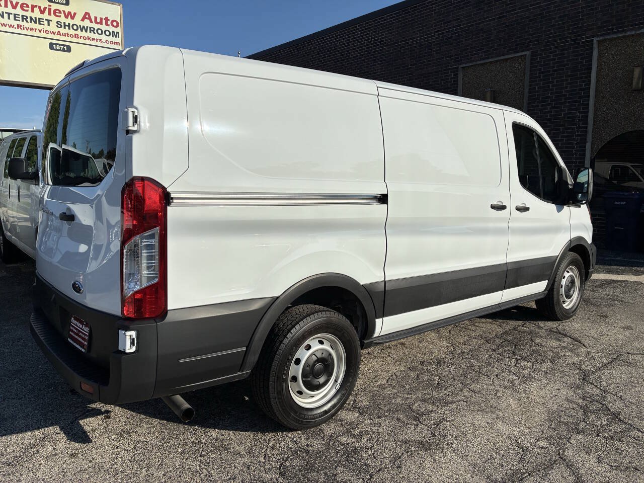 Used 2023 Ford Transit 150 Low Roof RWD image 4