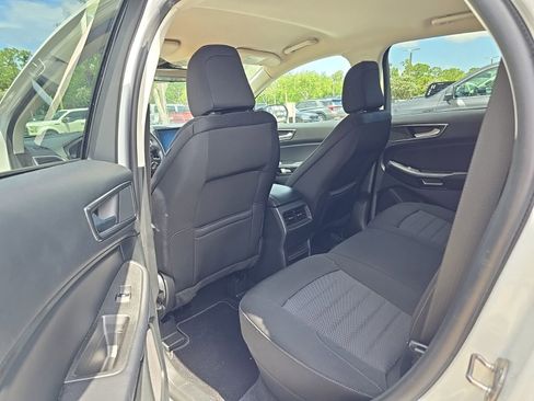 Used 2024 Ford Edge SE w/ Black Appearance Package AWD/4WD image 4
