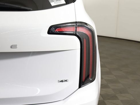 Certified 2025 Kia Telluride SX Prestige AWD/4WD image 22