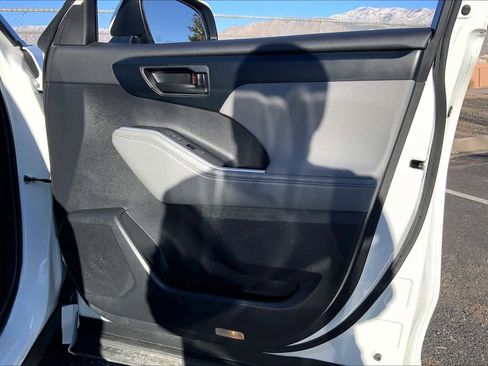 Certified 2025 Toyota Highlander LE image 20