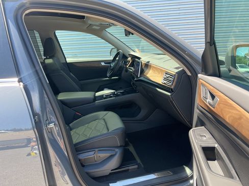 New 2026 Volkswagen Atlas SE FWD image 32