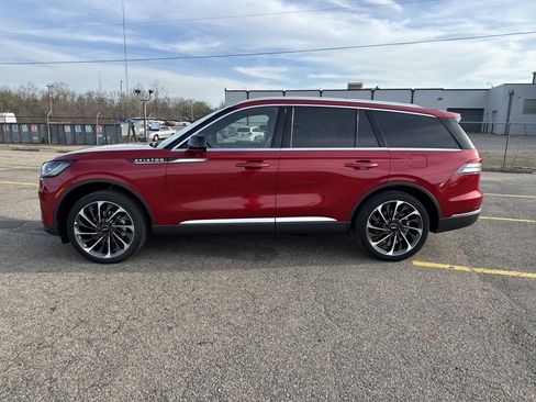 Used 2025 Lincoln Aviator Reserve w/ Illumination Package image 2