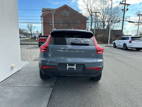 Used 2023 Volvo XC40 B5 Plus w/ Driver Assist Package image 9
