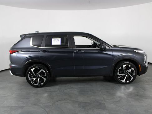 Used 2024 Mitsubishi Outlander SE FWD image 11