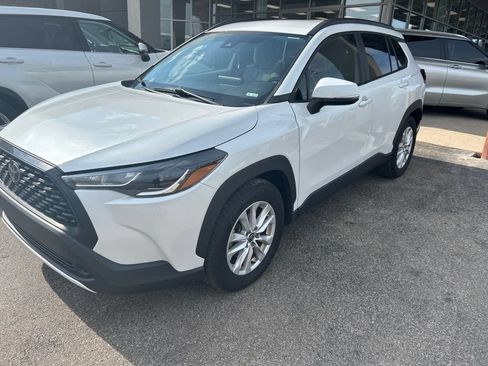 Used 2022 Toyota Corolla Cross LE FWD image 4
