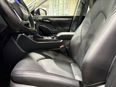New 2026 Toyota Highlander Limited image 11