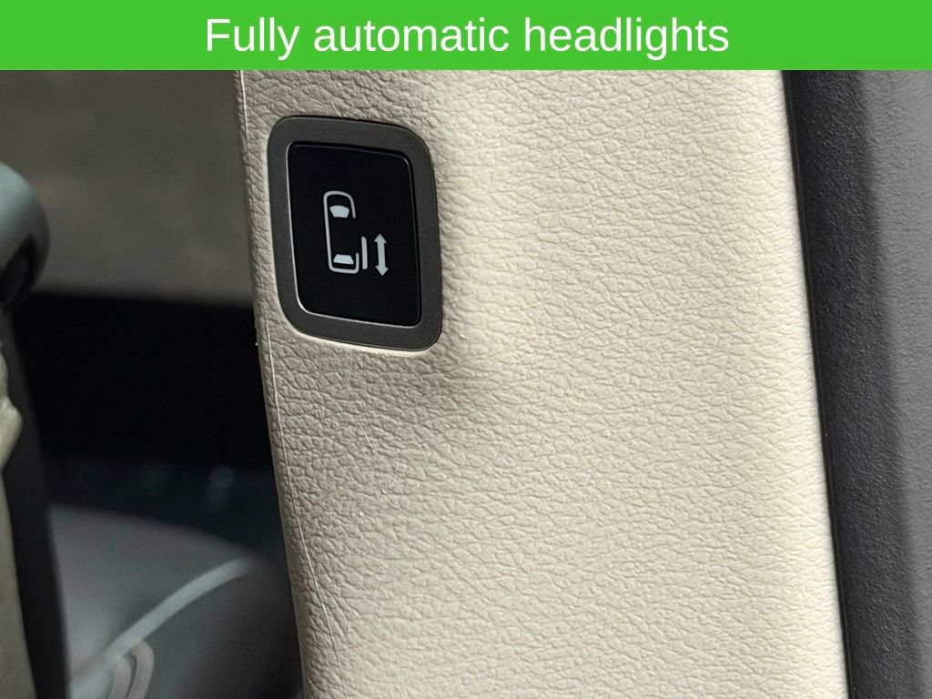 Used 2023 Chrysler Pacifica Touring-L FWD image 23