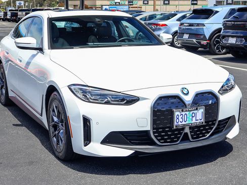 Used 2024 BMW i4 xDrive40i AWD/4WD image 21
