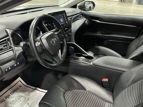 Used 2023 Toyota Camry SE image 9