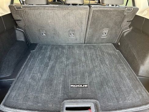 Used 2022 Nissan Rogue SV image 31