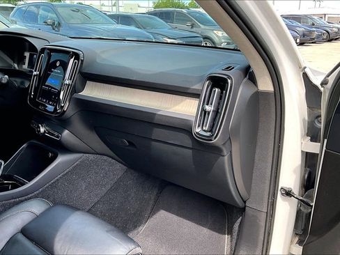 Used 2023 Volvo XC40 B4 Plus w/ Protection Package Premier image 21