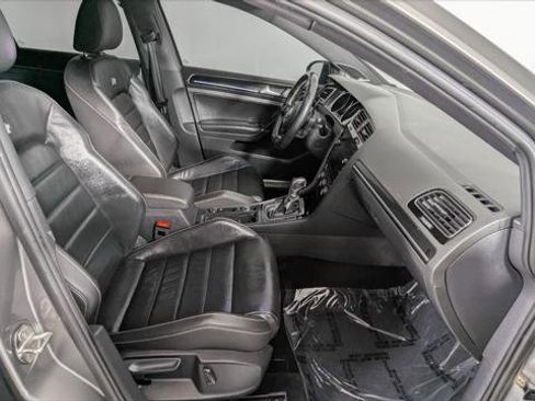 Used 2017 Volkswagen Golf R 4-Door image 22