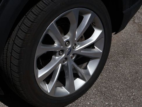 Used 2022 Ford Explorer Platinum w/ Equipment Group 601A AWD/4WD image 44