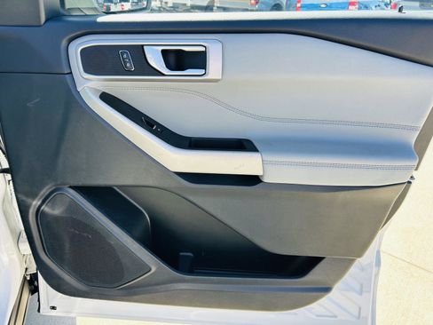 Used 2022 Ford Explorer XLT w/ Equipment Group 202A image 33