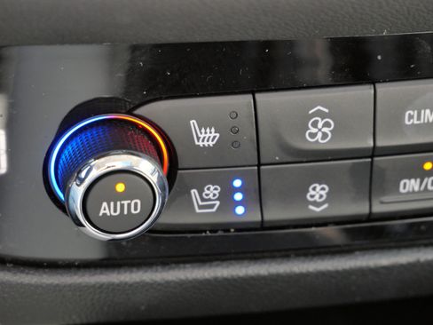 Used 2020 Buick Enclave Premium w/ Sun and Sites Package image 27