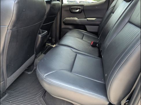 Used 2019 Toyota Tacoma TRD Off-Road AWD/4WD image 15