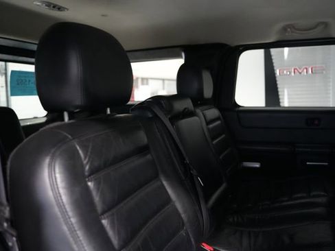 Used 2005 HUMMER H2 Base w/ Preferred Equipment Group image 18