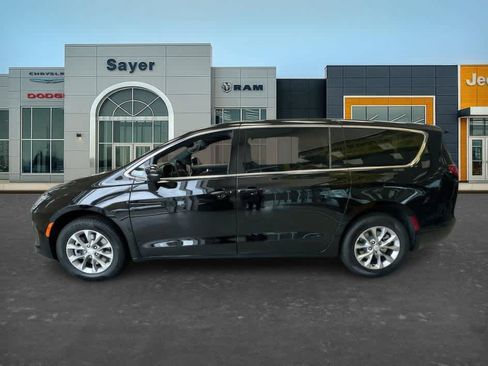 New 2027 Chrysler Pacifica Select AWD/4WD image 6