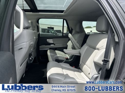 Used 2025 Ford Expedition Active AWD/4WD image 22