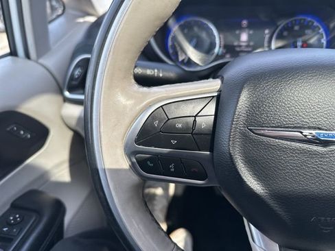 Used 2020 Chrysler Pacifica Limited FWD image 27