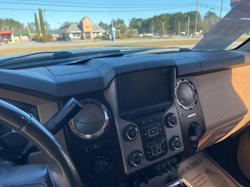 Used 2016 Ford F250 Lariat w/ Lariat Ultimate Package AWD/4WD image 11