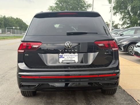Certified 2022 Volkswagen Tiguan SE R-Line AWD/4WD image 6
