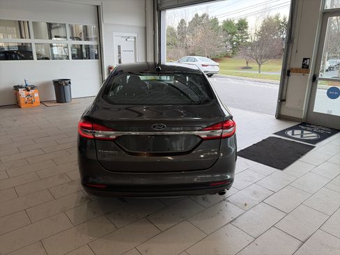 Used 2017 Ford Fusion SE image 5