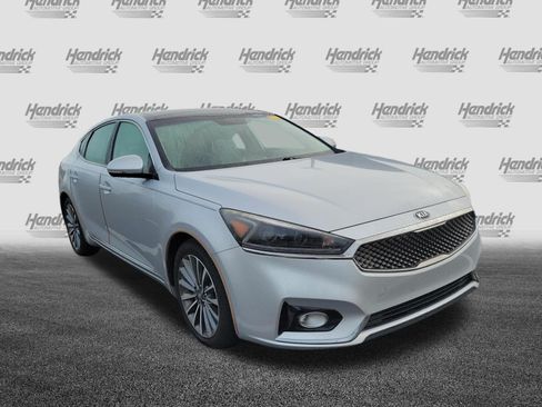 Used 2017 Kia Cadenza Premium w/ Luxury Package FWD image 2