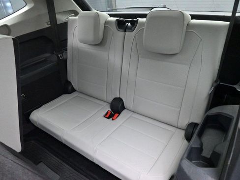 Used 2020 Volkswagen Tiguan SE w/ Panoramic Sunroof Package FWD image 31