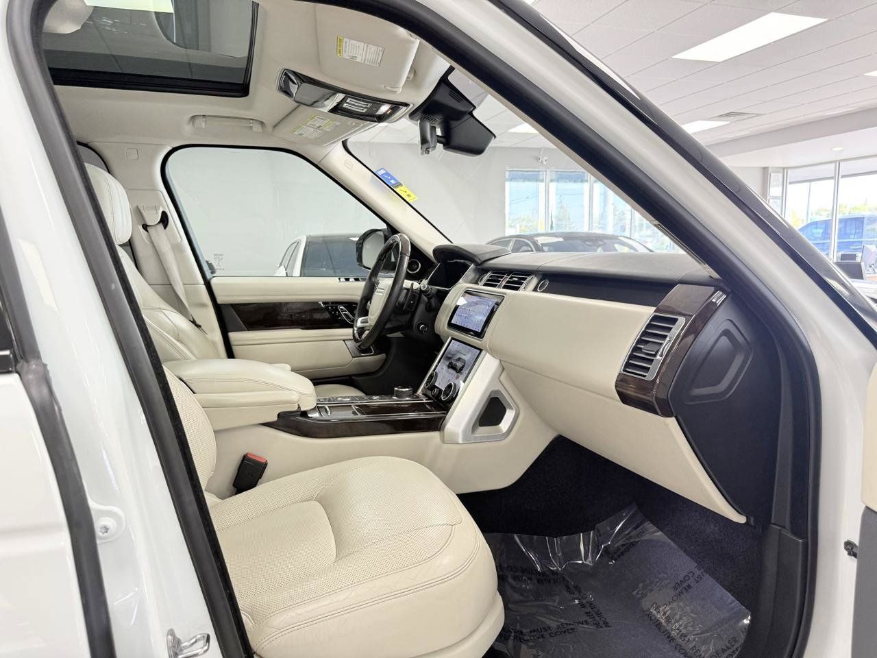 Used 2019 Land Rover Range Rover HSE AWD/4WD image 16
