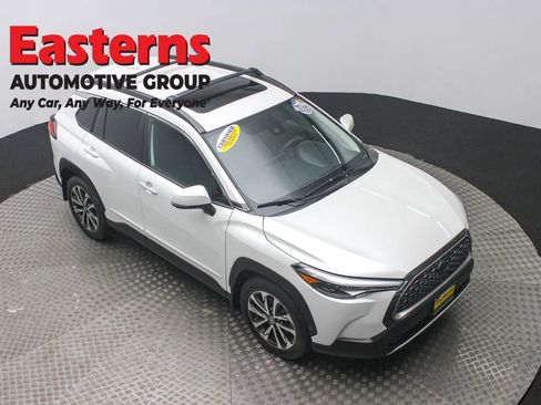 Used 2022 Toyota Corolla Cross XLE w/ Convenience Package image 3