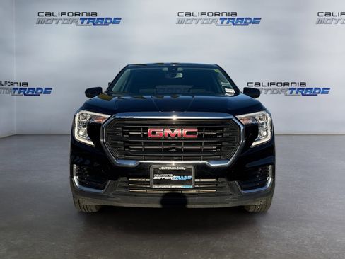 Used 2024 GMC Terrain SLE image 2