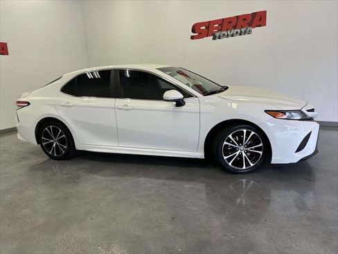 Certified 2020 Toyota Camry SE FWD image 2